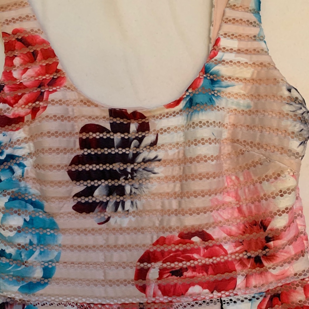 GUESS Los Angeles - Picture 5 of 8